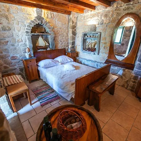 Trogir Hinterland Holiday Gustirna